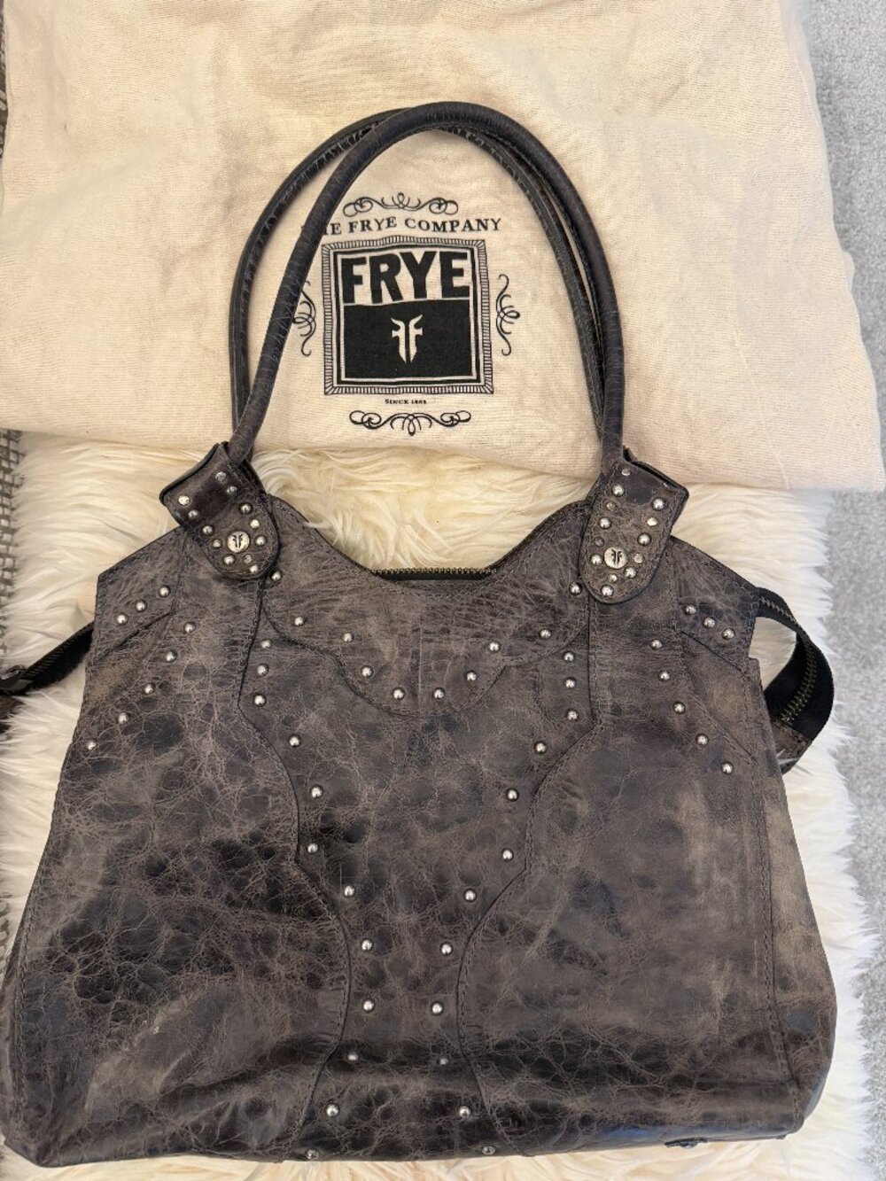 Vintage EXCELLENT condition FRYE Elaine Studded Leather Shoulder Bag